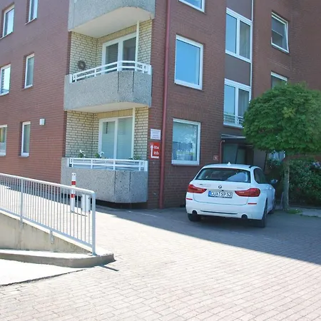 Lotsenkajuete Mit Seesicht * Cuxhaven